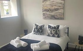 Fern House - By Shortstays4U 2 Bed House With Free Parking In The Town Centre